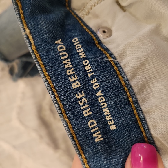 Light wash, distressed mid rise Universal Threads bermuda shorts size 14! - Picture 3 of 10